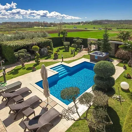 Stunning In With Kitchen * Porec