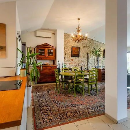 Stunning In With Kitchen Apartament *